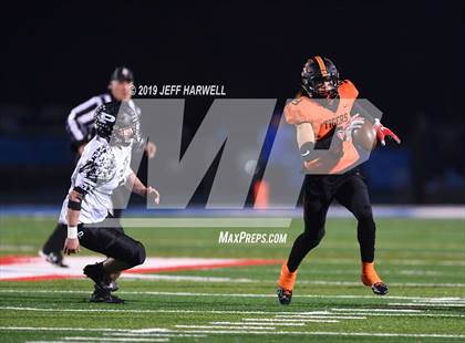 Thumbnail 2 in Washington vs. Perry (OHSAA D2 Regional Semifinal) photogallery.
