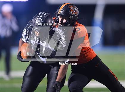 Thumbnail 1 in Washington vs. Perry (OHSAA D2 Regional Semifinal) photogallery.