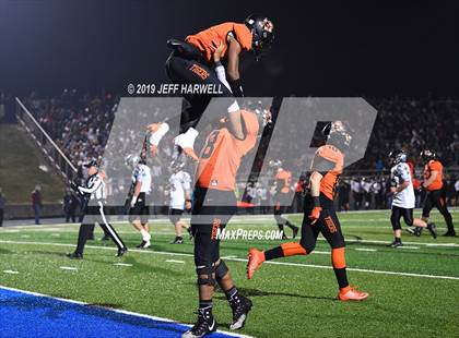 Thumbnail 3 in Washington vs. Perry (OHSAA D2 Regional Semifinal) photogallery.