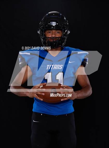 Thumbnail 3 in Frontier Football Seniors photogallery.