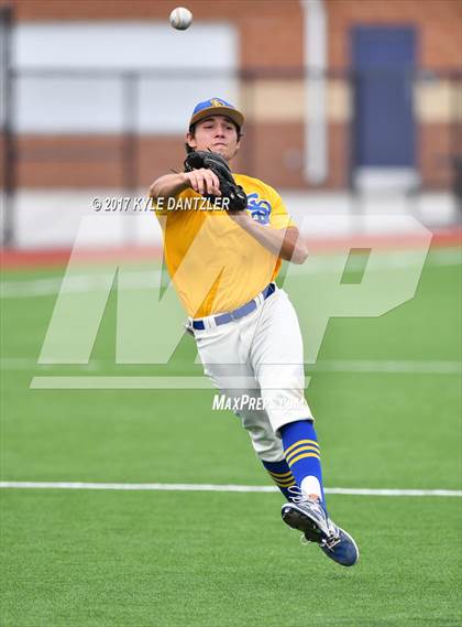 Thumbnail 1 in Sunnyvale vs Whitesboro (UIL 3A Region 2 Area Playoff) photogallery.