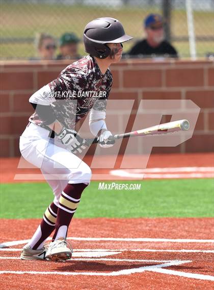 Thumbnail 3 in Sunnyvale vs Whitesboro (UIL 3A Region 2 Area Playoff) photogallery.