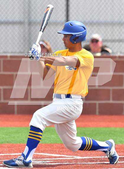 Thumbnail 3 in Sunnyvale vs Whitesboro (UIL 3A Region 2 Area Playoff) photogallery.