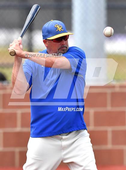 Thumbnail 1 in Sunnyvale vs Whitesboro (UIL 3A Region 2 Area Playoff) photogallery.