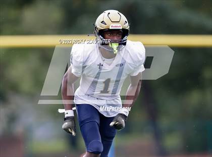 Thumbnail 2 in Althoff Catholic @ Burroughs photogallery.