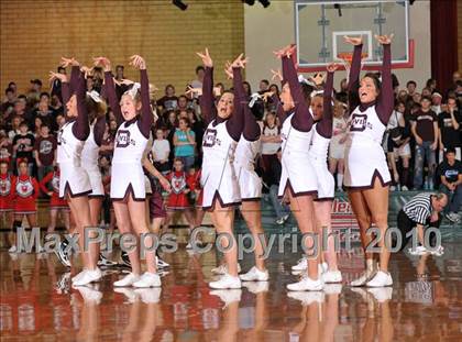 Thumbnail 2 in Woodlawn vs Sesser-Valier (1A Super Sectional) photogallery.