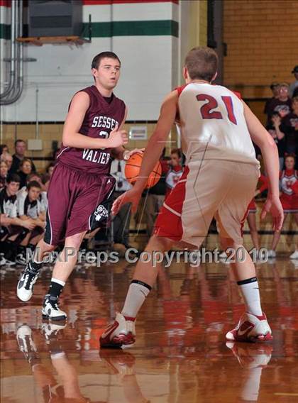 Thumbnail 2 in Woodlawn vs Sesser-Valier (1A Super Sectional) photogallery.