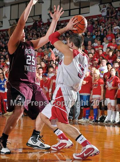 Thumbnail 2 in Woodlawn vs Sesser-Valier (1A Super Sectional) photogallery.