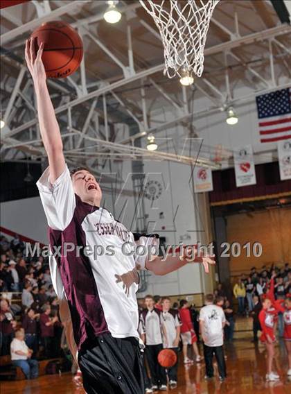 Thumbnail 1 in Woodlawn vs Sesser-Valier (1A Super Sectional) photogallery.