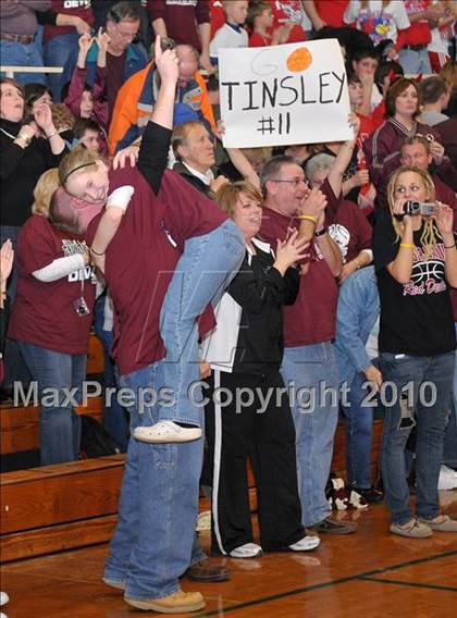 Thumbnail 2 in Woodlawn vs Sesser-Valier (1A Super Sectional) photogallery.