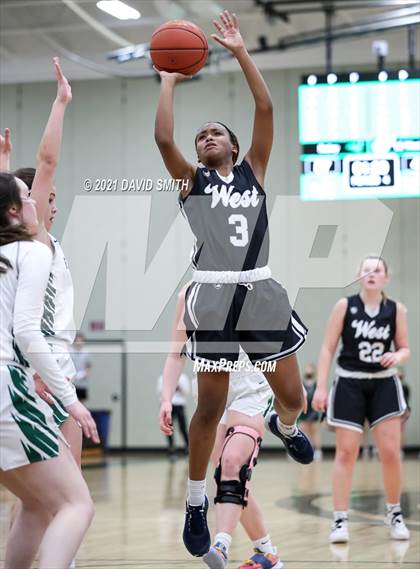 Thumbnail 3 in Lee's Summit West @ Staley (MSHSAA Class 6 Quarterfinal) photogallery.