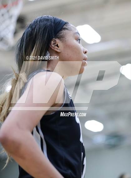 Thumbnail 3 in Lee's Summit West @ Staley (MSHSAA Class 6 Quarterfinal) photogallery.