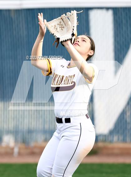 Thumbnail 2 in Paradise Honors vs. Mountain Pointe photogallery.