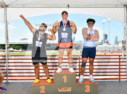 Thumbnail 2 in UIL 6A State Championship photogallery.
