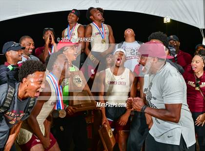 Thumbnail 3 in UIL 6A State Championship photogallery.