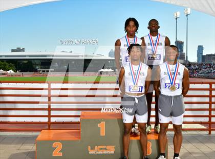 Thumbnail 3 in UIL 6A State Championship photogallery.