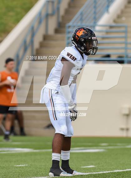 Thumbnail 2 in Hutto vs. West Mesquite photogallery.