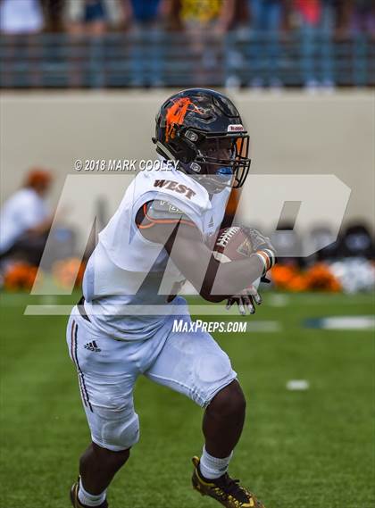 Thumbnail 2 in Hutto vs. West Mesquite photogallery.