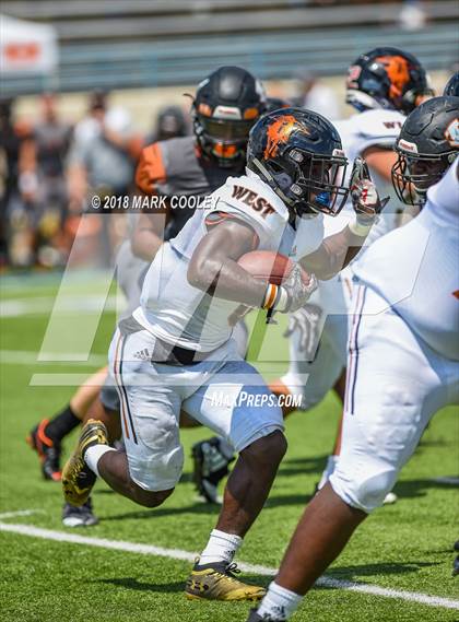 Thumbnail 2 in Hutto vs. West Mesquite photogallery.