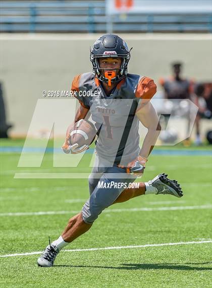 Thumbnail 2 in Hutto vs. West Mesquite photogallery.
