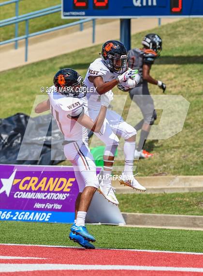 Thumbnail 3 in Hutto vs. West Mesquite photogallery.