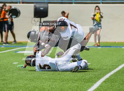 Thumbnail 2 in Hutto vs. West Mesquite photogallery.