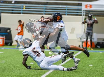 Thumbnail 3 in Hutto vs. West Mesquite photogallery.