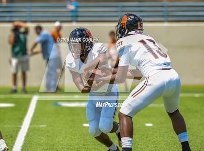 Thumbnail 3 in Hutto vs. West Mesquite photogallery.