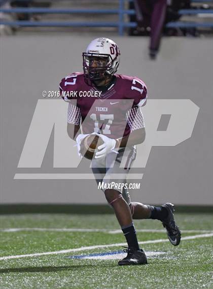 Thumbnail 2 in West vs. Cameron Yoe (UIL 3A Bi-District Playoff) photogallery.