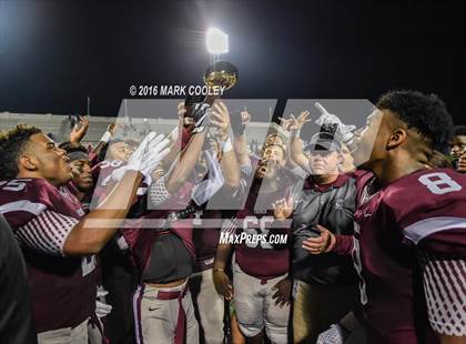Thumbnail 3 in West vs. Cameron Yoe (UIL 3A Bi-District Playoff) photogallery.