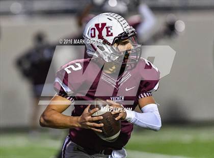 Thumbnail 3 in West vs. Cameron Yoe (UIL 3A Bi-District Playoff) photogallery.