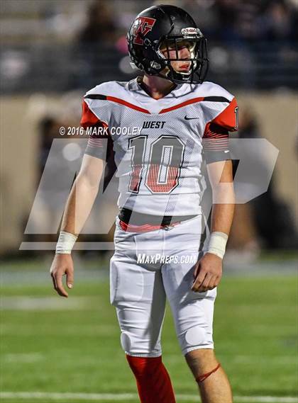 Thumbnail 2 in West vs. Cameron Yoe (UIL 3A Bi-District Playoff) photogallery.