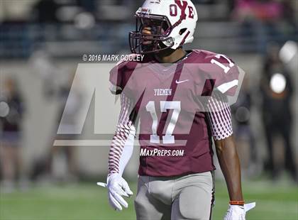 Thumbnail 2 in West vs. Cameron Yoe (UIL 3A Bi-District Playoff) photogallery.