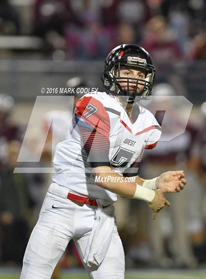 Thumbnail 3 in West vs. Cameron Yoe (UIL 3A Bi-District Playoff) photogallery.