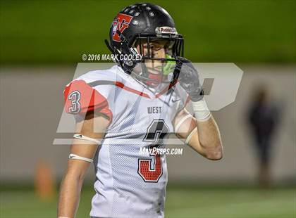 Thumbnail 3 in West vs. Cameron Yoe (UIL 3A Bi-District Playoff) photogallery.