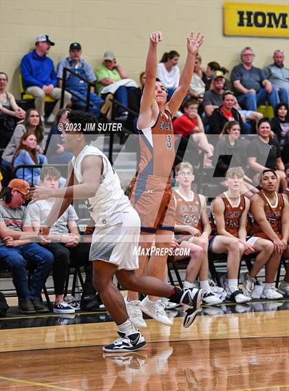 Thumbnail 1 in Giddings vs Caldwell photogallery.