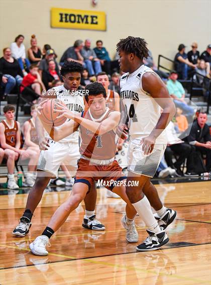 Thumbnail 3 in Giddings vs Caldwell photogallery.