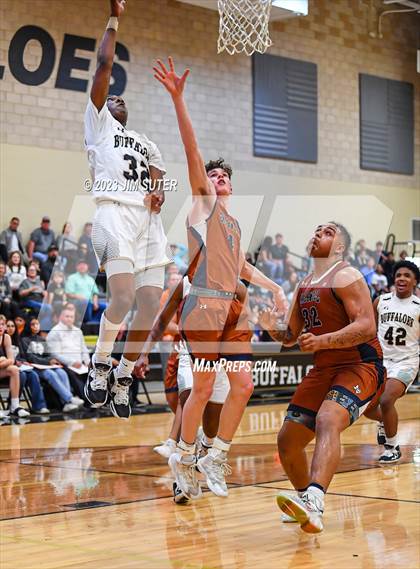 Thumbnail 3 in Giddings vs Caldwell photogallery.
