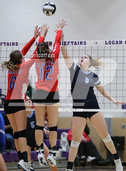 Thumbnail 1 in Fort Frye vs. Adena (OHSAA D3 Regional) photogallery.
