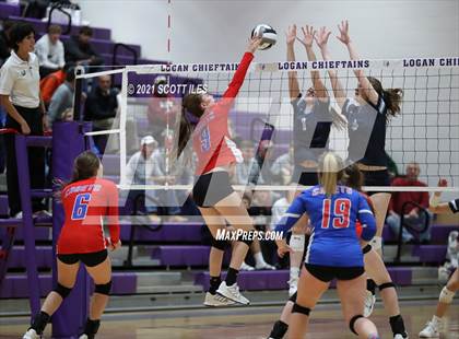 Thumbnail 1 in Fort Frye vs. Adena (OHSAA D3 Regional) photogallery.
