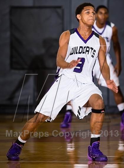 Thumbnail 3 in Dobie vs. Humble (McDonald's Texas Invitational) photogallery.