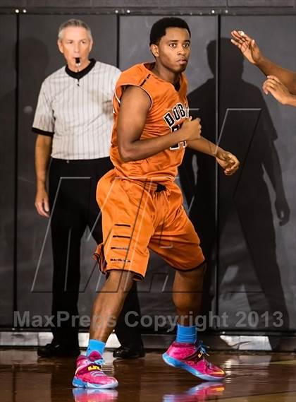 Thumbnail 3 in Dobie vs. Humble (McDonald's Texas Invitational) photogallery.