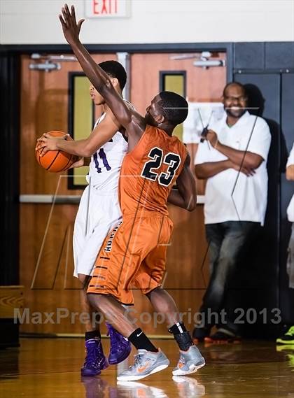 Thumbnail 3 in Dobie vs. Humble (McDonald's Texas Invitational) photogallery.