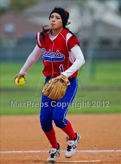 Thumbnail 3 in Brazoswood vs Hays (Brazosport Classic) photogallery.