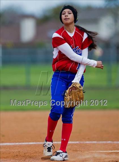 Thumbnail 3 in Brazoswood vs Hays (Brazosport Classic) photogallery.