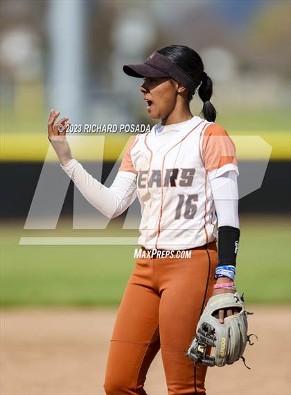 Thumbnail 3 in Selma vs. Monache photogallery.