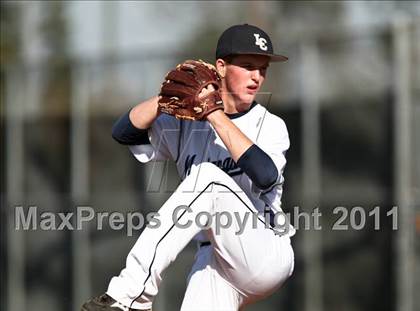 Thumbnail 3 in Pasadena Memorial vs Lamar Consolidated (Kenny Crafton Tournament) photogallery.