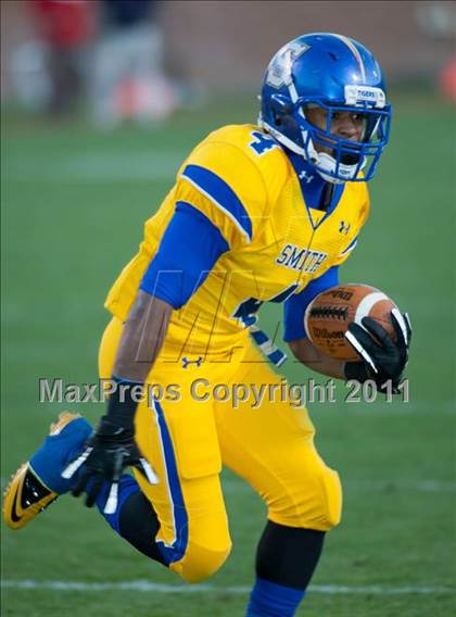Thumbnail 2 in Centreville vs. Oscar Smith (VHSL AAA Division 6 Final) photogallery.