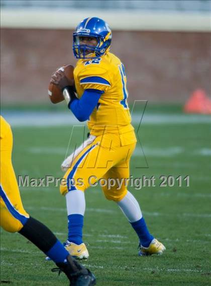 Thumbnail 3 in Centreville vs. Oscar Smith (VHSL AAA Division 6 Final) photogallery.