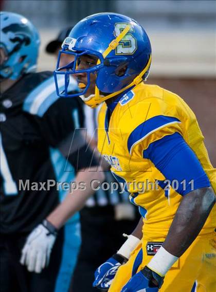 Thumbnail 1 in Centreville vs. Oscar Smith (VHSL AAA Division 6 Final) photogallery.